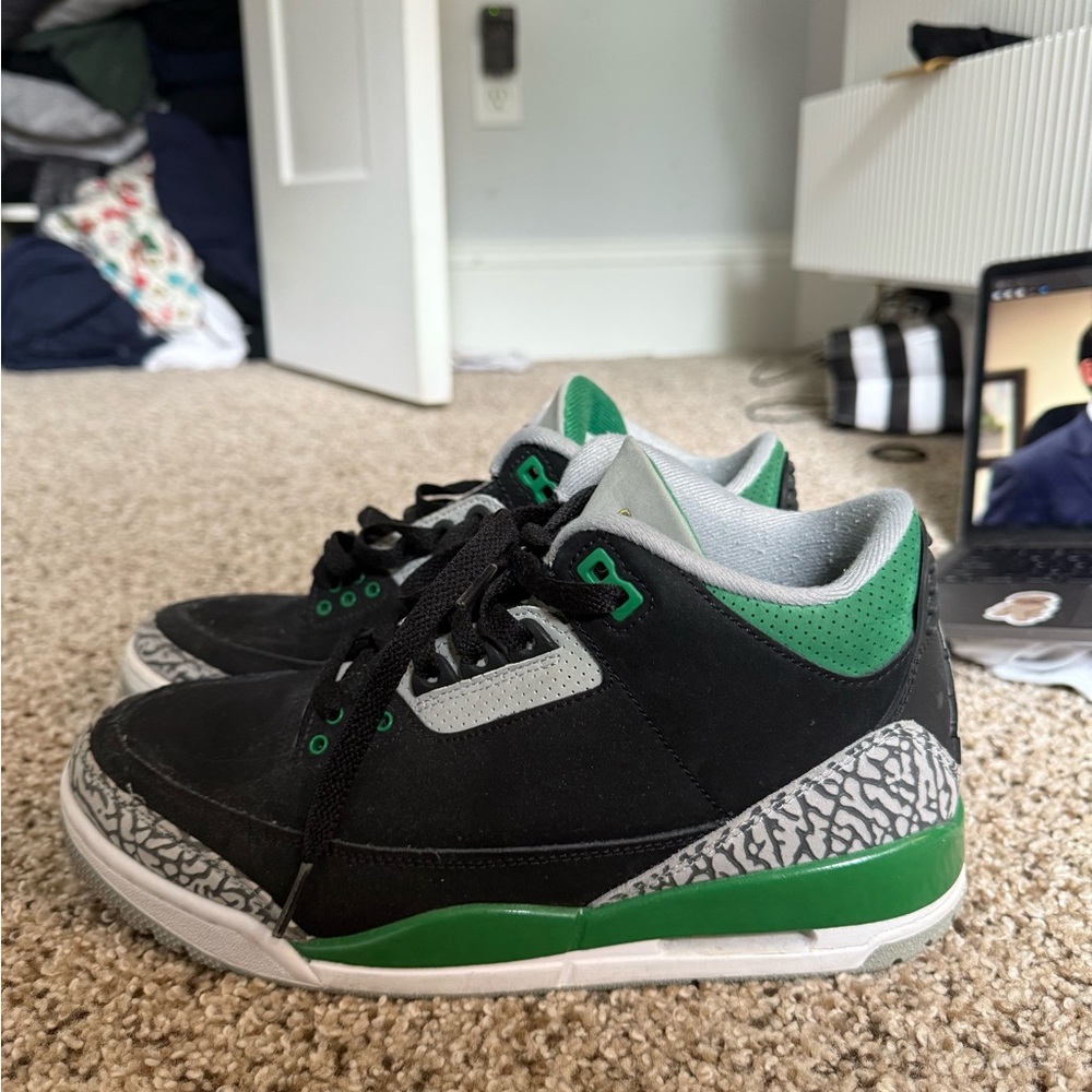 Jordan 3 retro pine green men’s size 8 woman’s 9.5 Jordan’s
